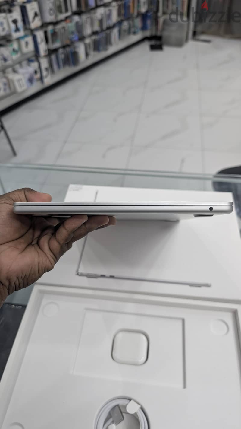 Apple MacBook air M5 512GB (non active device) 7