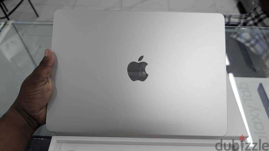 Apple MacBook air M5 512GB (non active device) 8