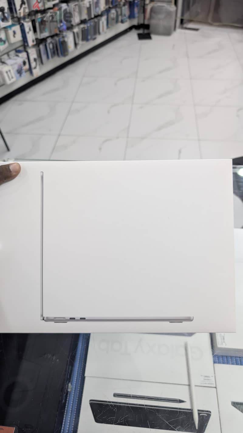 Apple MacBook air M5 512GB (non active device) 11