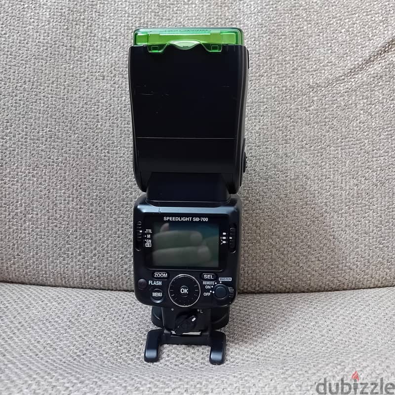 Nikon SB-700 Speedlite 1