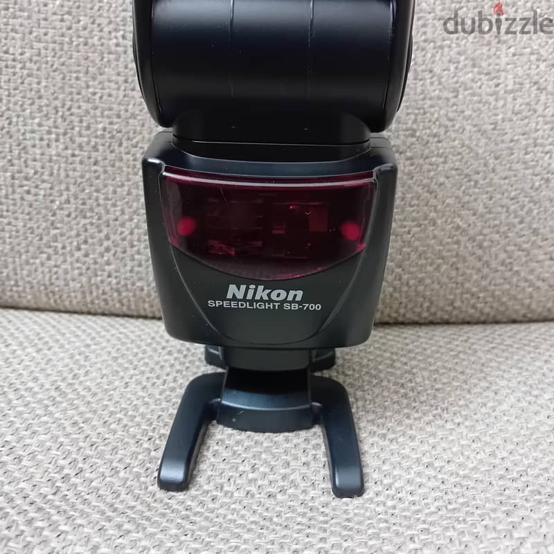 Nikon SB-700 Speedlite 3