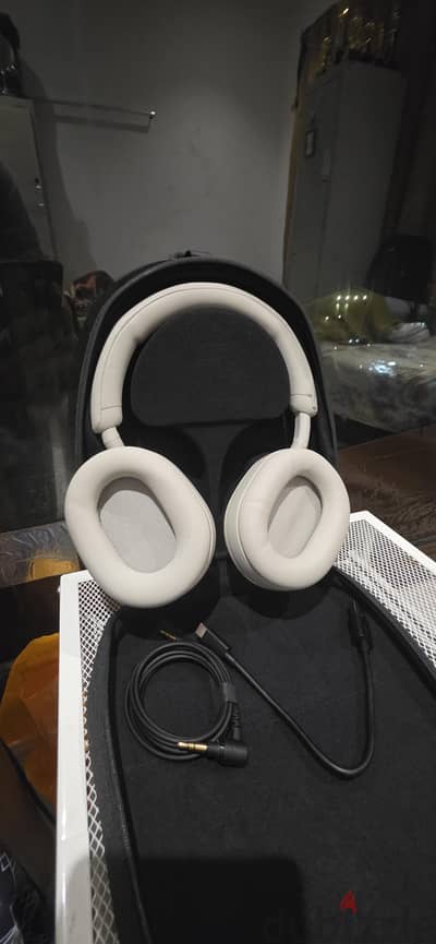 original sony xm5 with all aceesories
