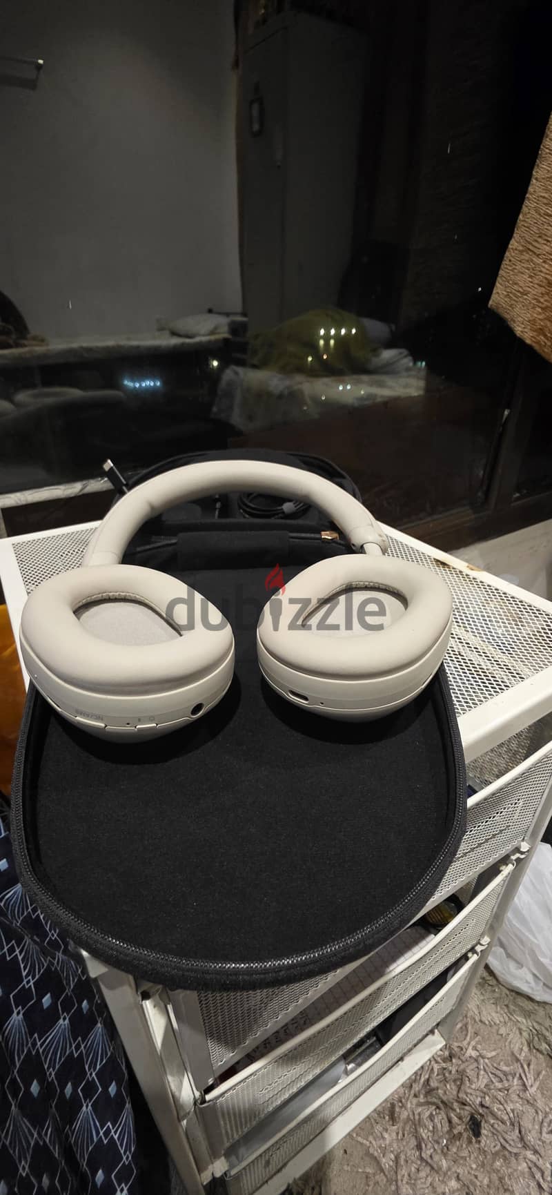 original sony xm5 with all aceesories 4