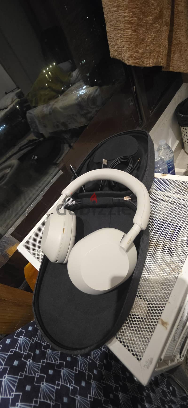 original sony xm5 with all aceesories 5