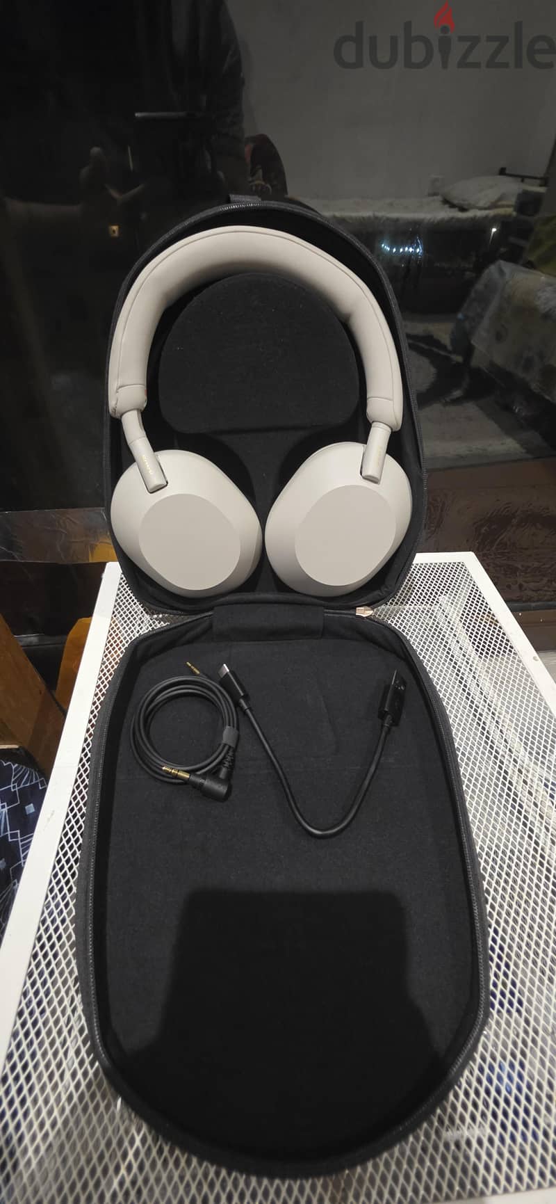 original sony xm5 with all aceesories 6
