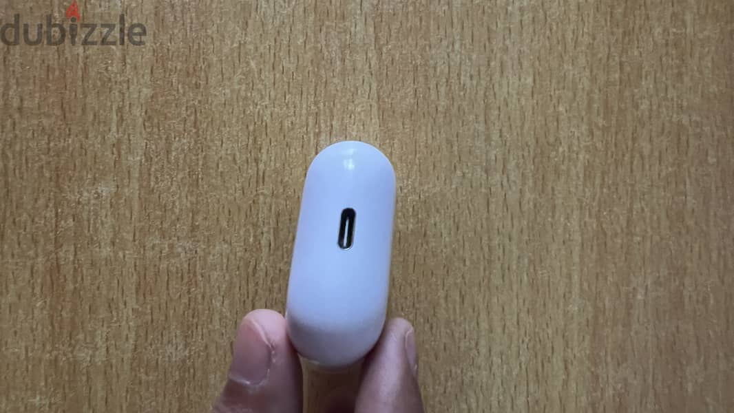 Airpods 4 for sale in prestige condition 4