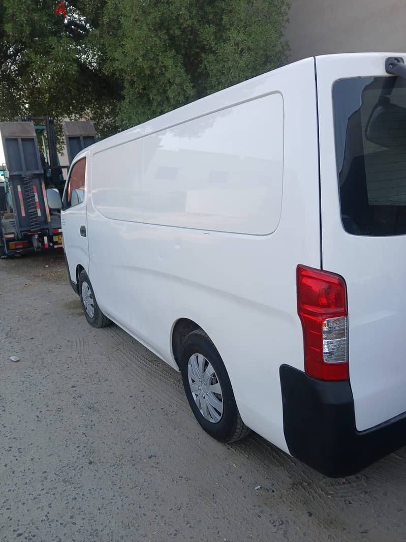 Nissan Urvan 2014 4