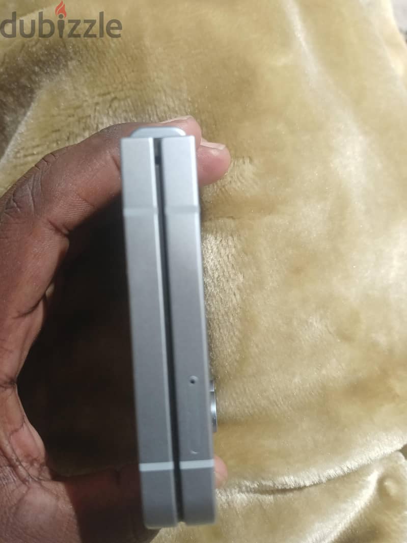 Samsung Z Flip 6 2