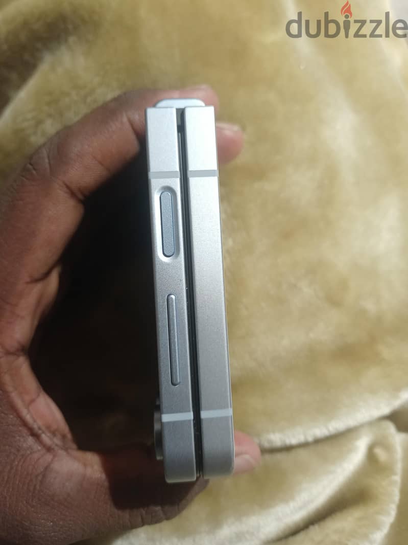 Samsung Z Flip 6 3