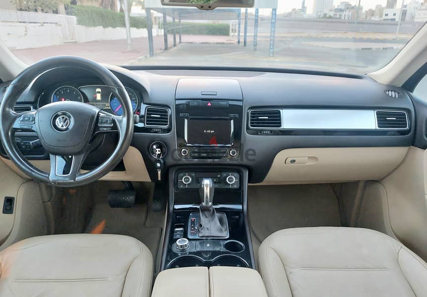 Volkswagen Touareg 2015 orginal paint excellent condition 7