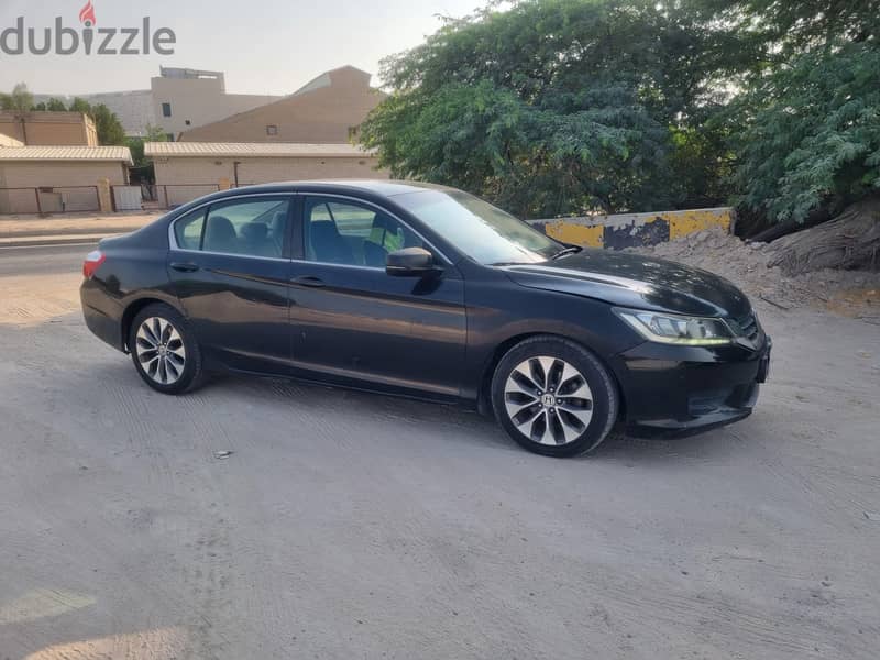 Honda Accord 2013 good condition 4 calendar passing one year 3
