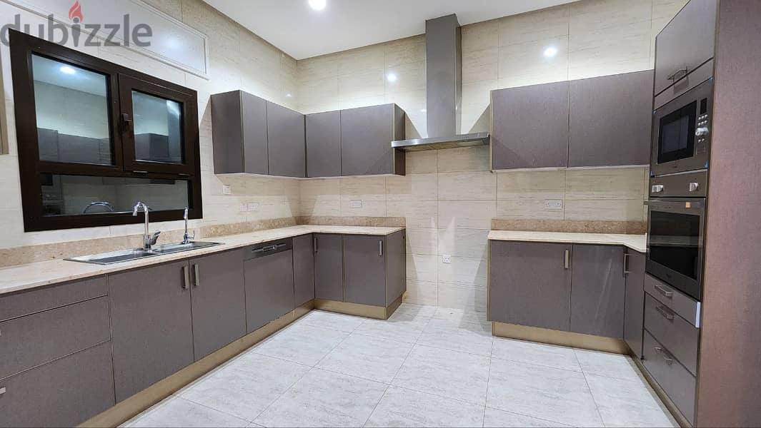 4 Master Bedroom Floor in Mansouriya 6