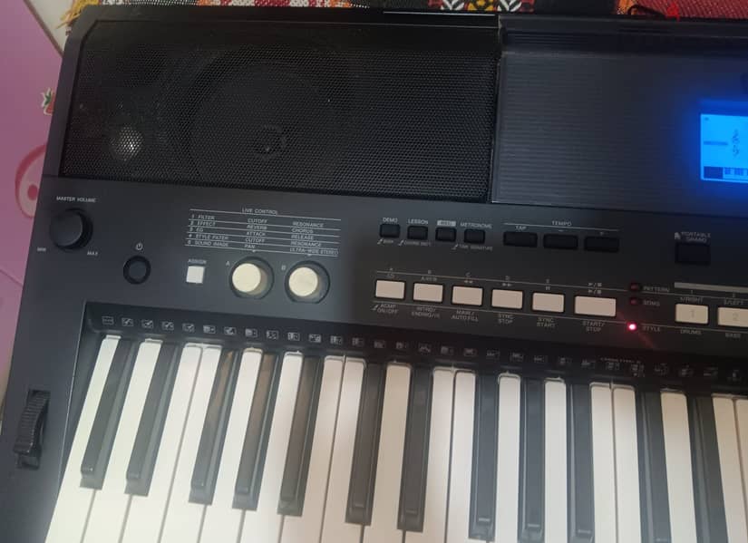 YAMAHA PSR E 433 Musical Keyboard for sale 1