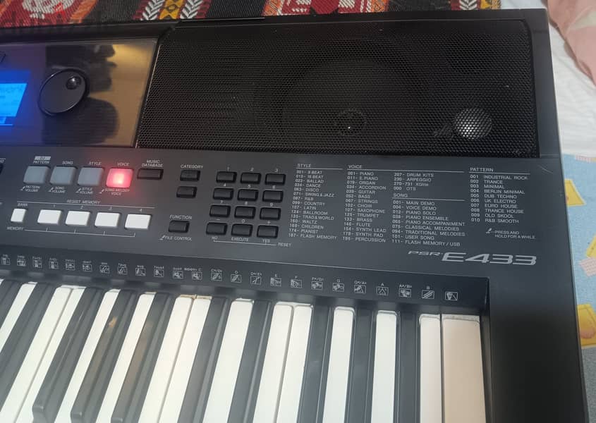YAMAHA PSR E 433 Musical Keyboard for sale 3