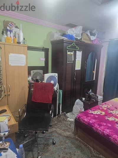 big Sharing room available