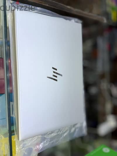 Hp 840 G9 I7 12th I7 12th  8GB DDR5 Nvme SSD 256 1050 AED