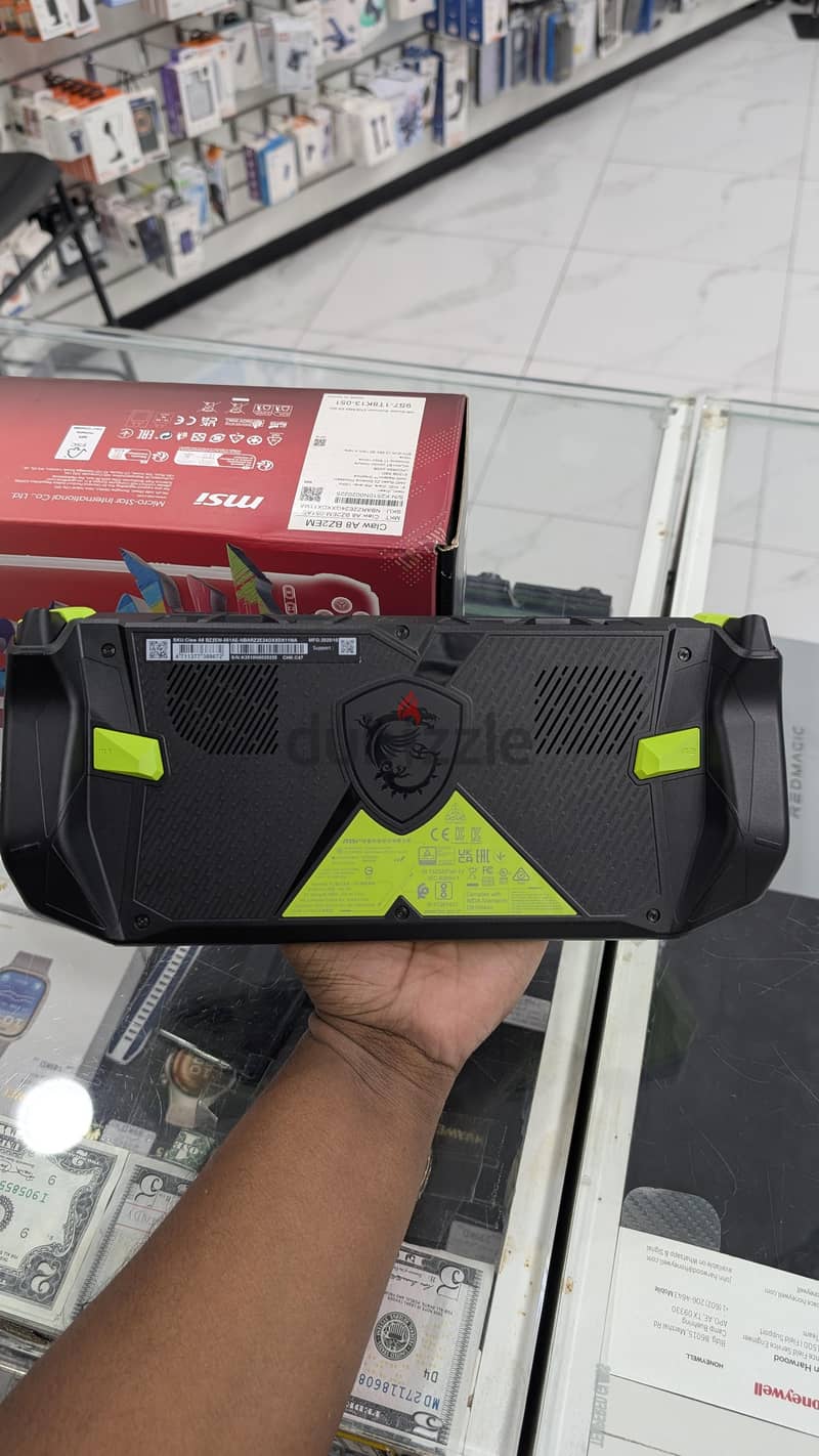 MSI Claw A8 Z2 extreme 3