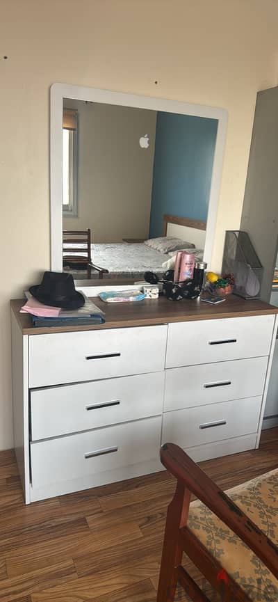 Bedroom set