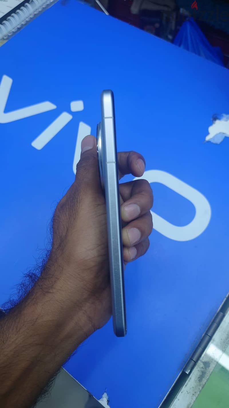 Honor magic 7 pro 12gb 512gb under warrenty with box 4