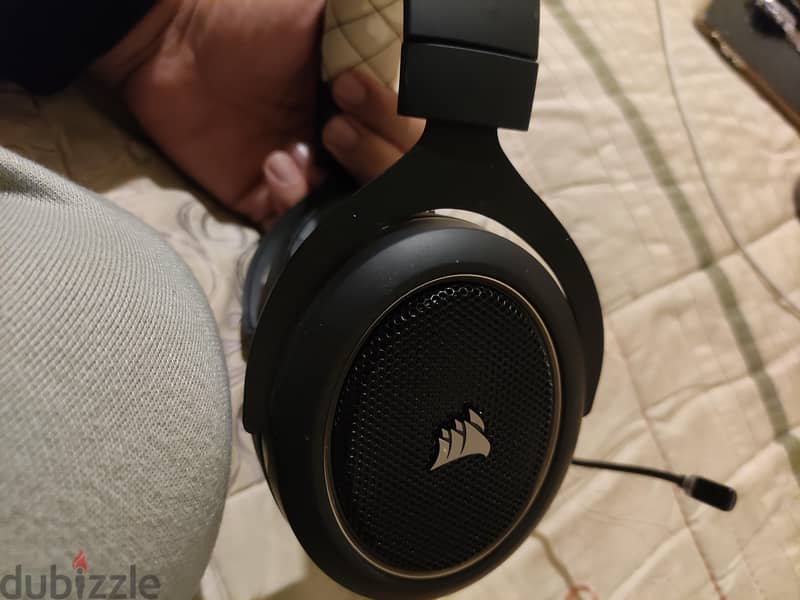 CORSAIR HS70 PRO Wireless Gaming Headset 1