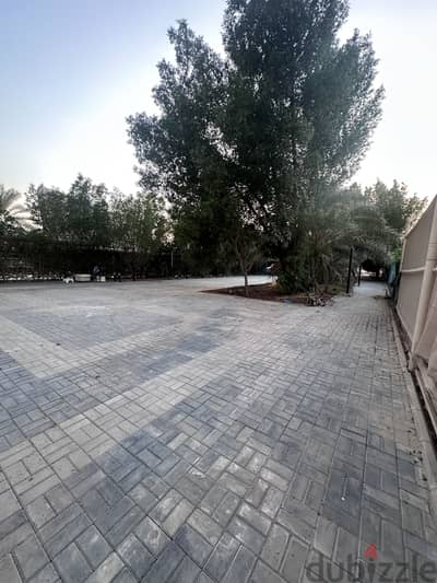 للإيجار دورين موقع و تشطيب مميز