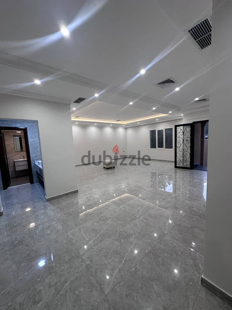 للإيجار دورين موقع و تشطيب مميز 1