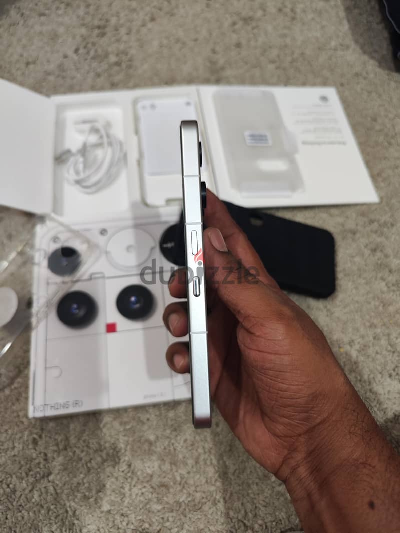 Nothing Phone 3 5g, 12gb ram 256gb memory 4