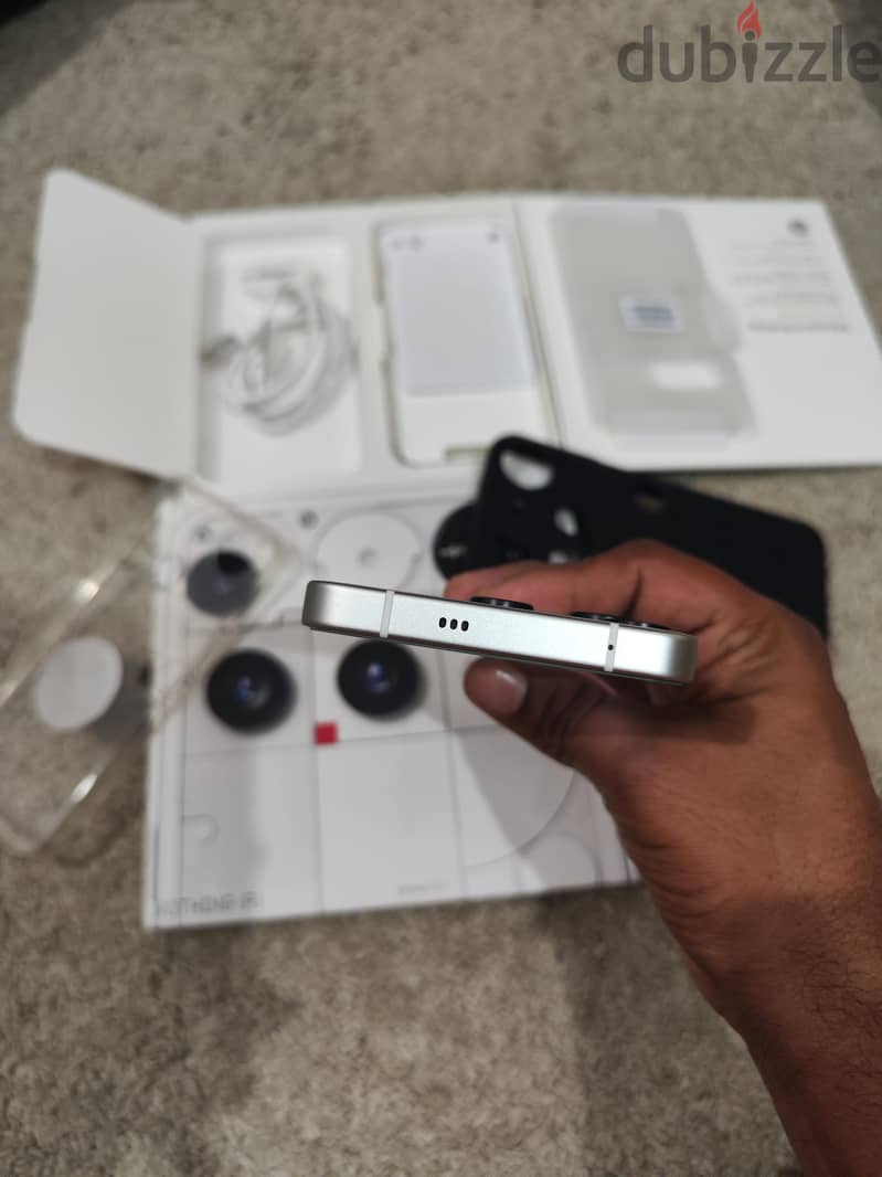 Nothing Phone 3 5g, 12gb ram 256gb memory 5