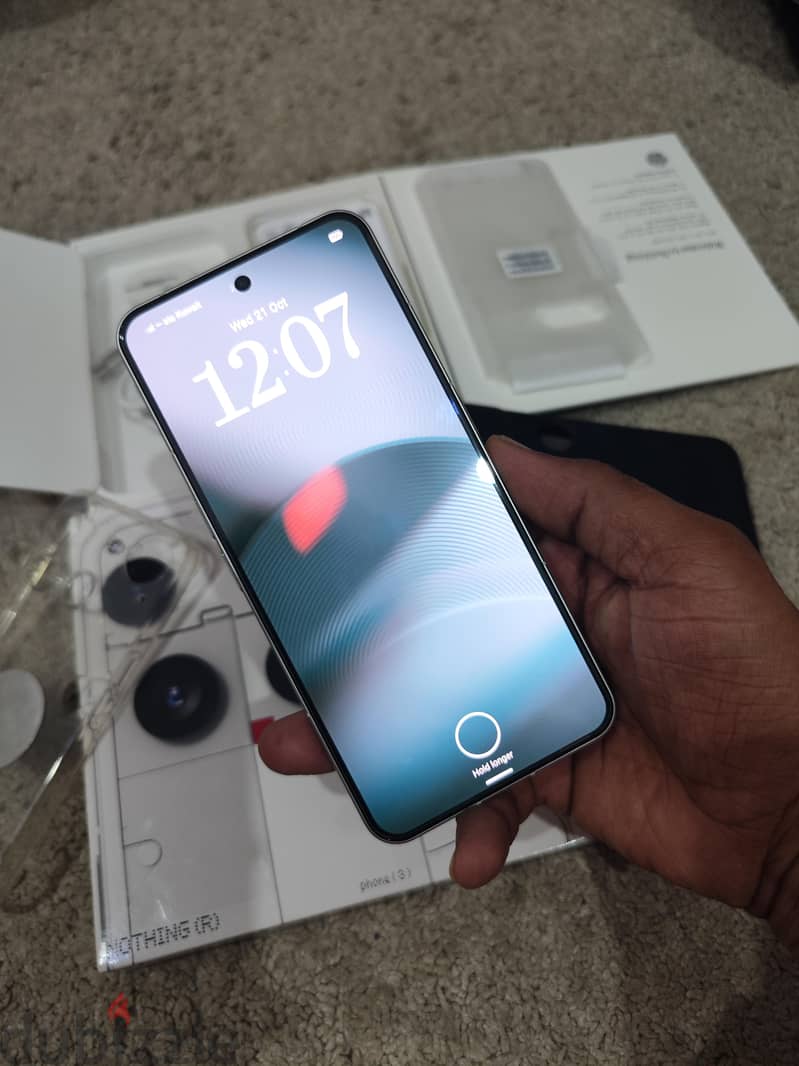 Nothing Phone 3 5g, 12gb ram 256gb memory 9