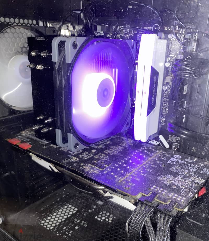 Core Ultra 5 225F with Asus H810 motherboard and a fan installed 1