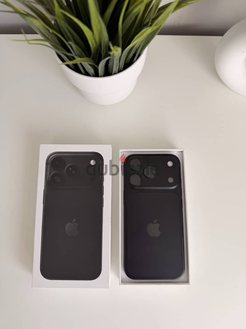 BRAND NEW Apple iPhone 18 Pro 1TB Black UNLOCKED 3