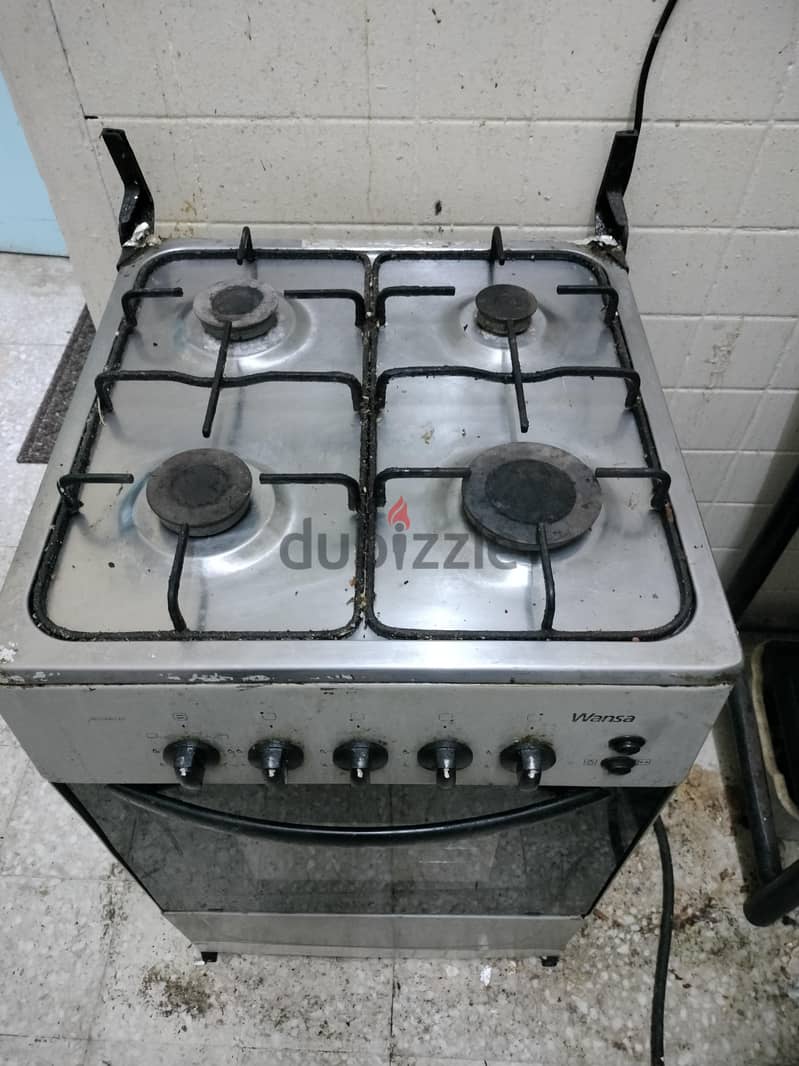 طباخ  بحاله ممتازه للبيع بدون اسطوانه غاز إشعال زاتي كل حاجه بتشتغل 1