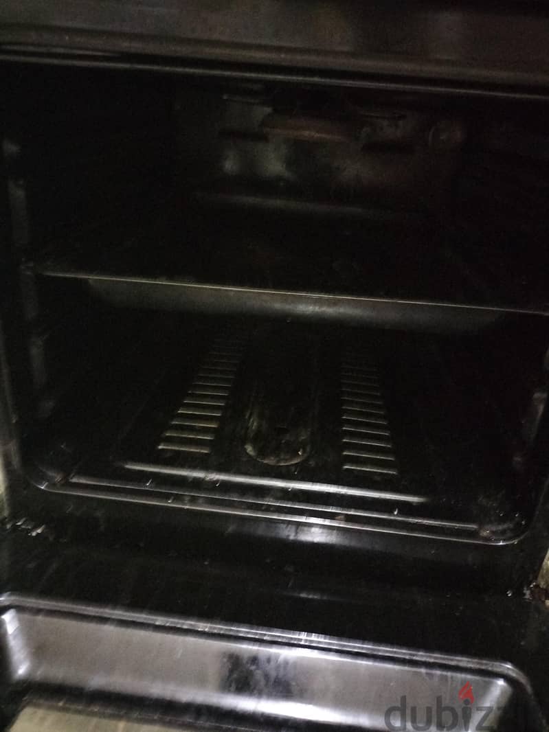 طباخ  بحاله ممتازه للبيع بدون اسطوانه غاز إشعال زاتي كل حاجه بتشتغل 2