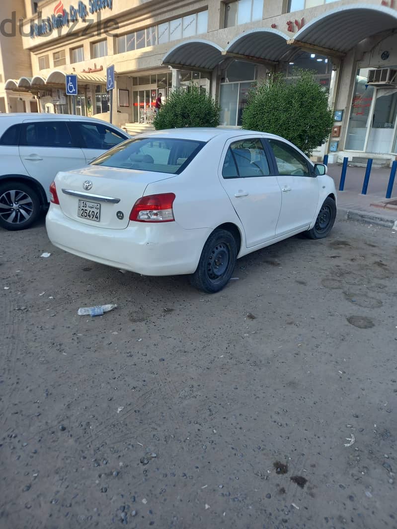 Toyota Yaris 2011 سيدان 4 سلندر 3