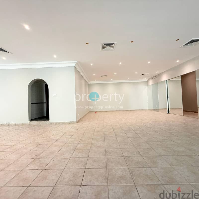 SPACIOUS SEVEN BEDROOM VILLA AVAILABLE IN ADAN 12
