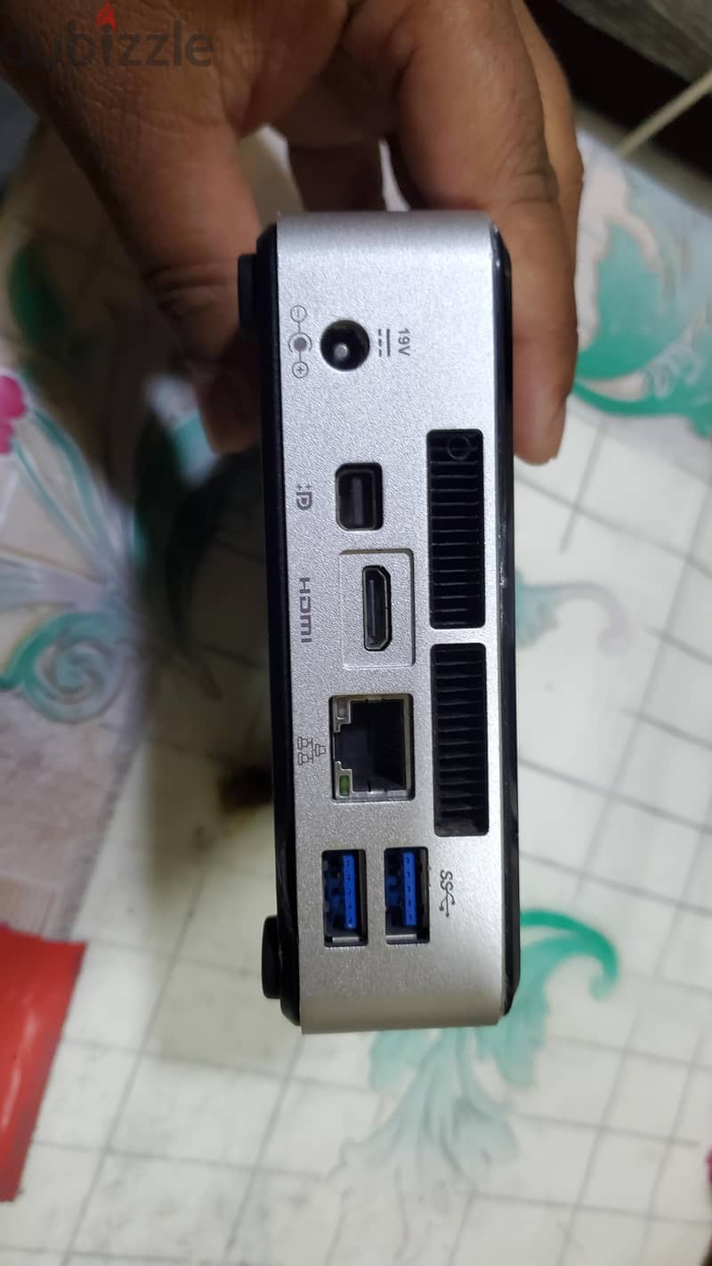 Intel NUC D54250WYK mini desktop computer 2