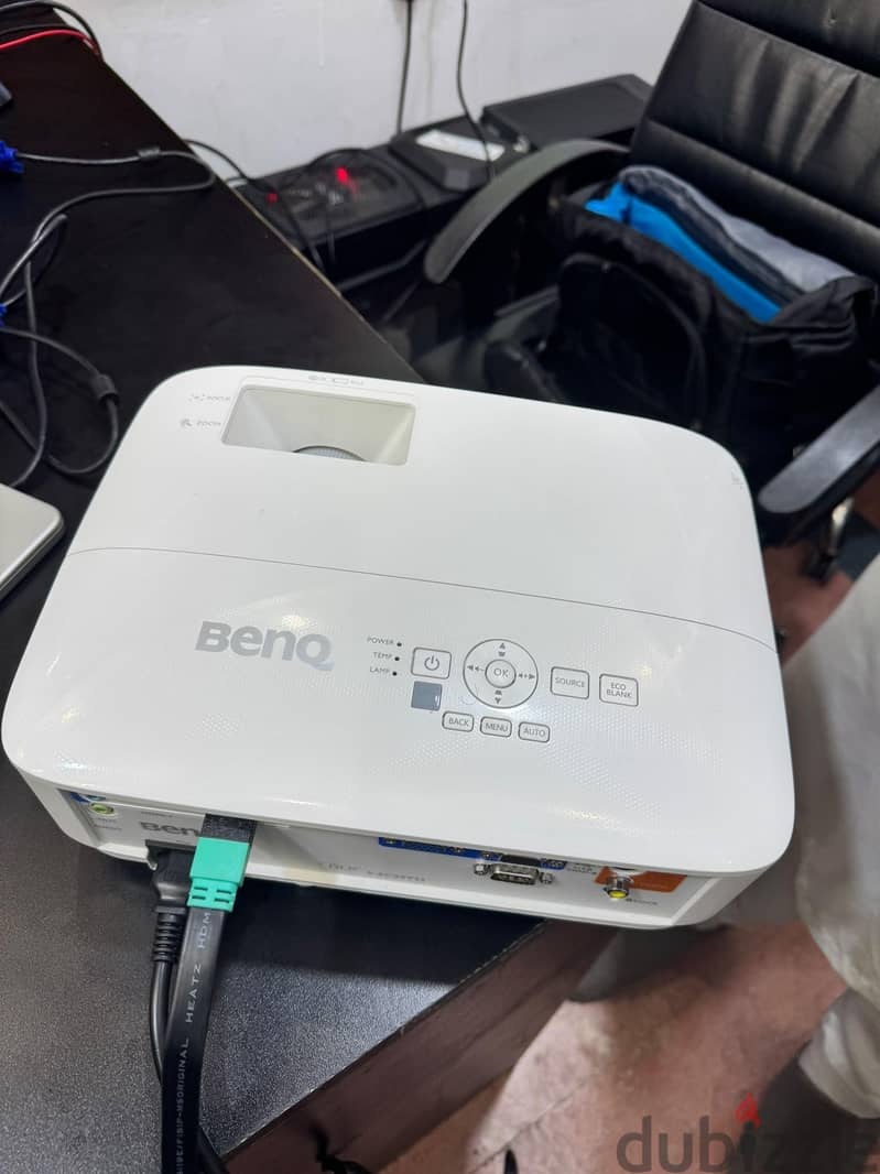 BENQ PROJECTER 4