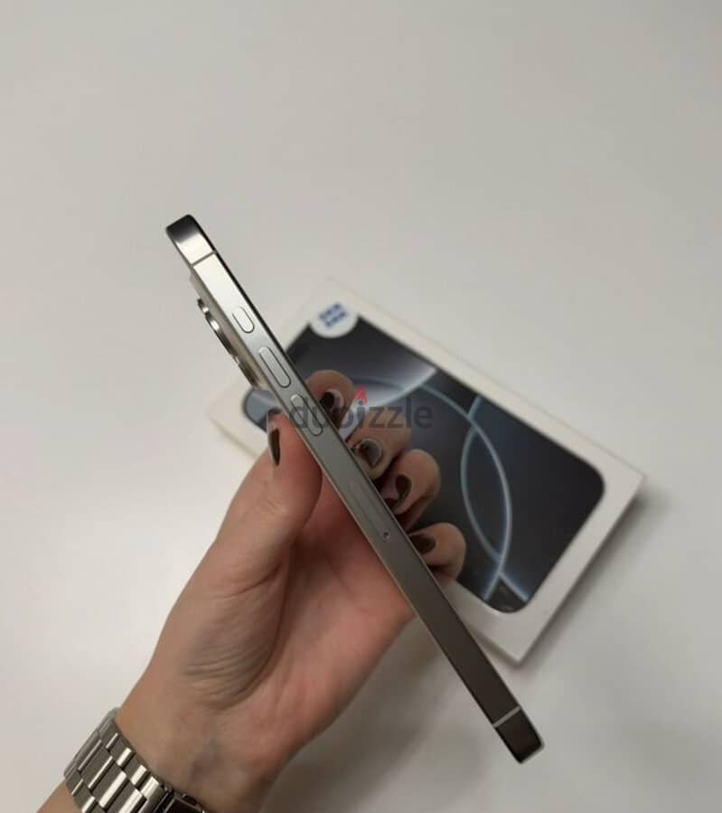 iPhone 16 Pro Max 256 GB Unclocked 1