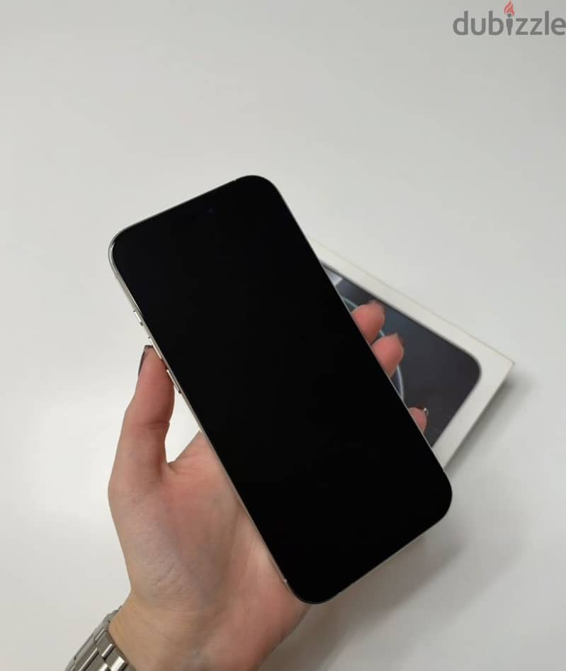 iPhone 16 Pro Max 256 GB Unclocked 2