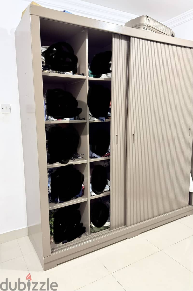 Free cupboard 1