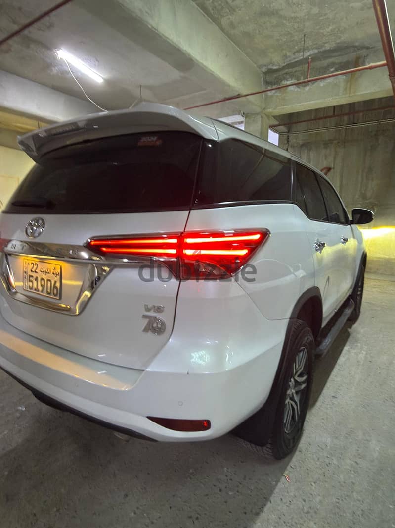 Toyota Fortuner 2024 4