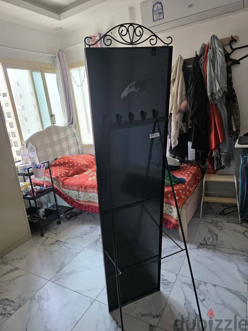 Urgent sale of sofa and mirror stand. 1