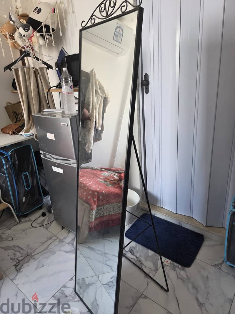 Urgent sale of sofa and mirror stand. 2