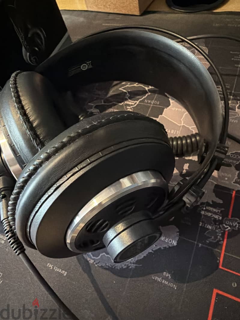 Studio headphones 1