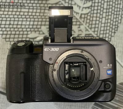 Olympus E-300 Evolt 8.0 MP Digital SWR Camera Body