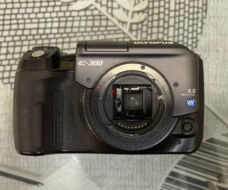 Olympus E-300 Evolt 8.0 MP Digital SWR Camera Body 5