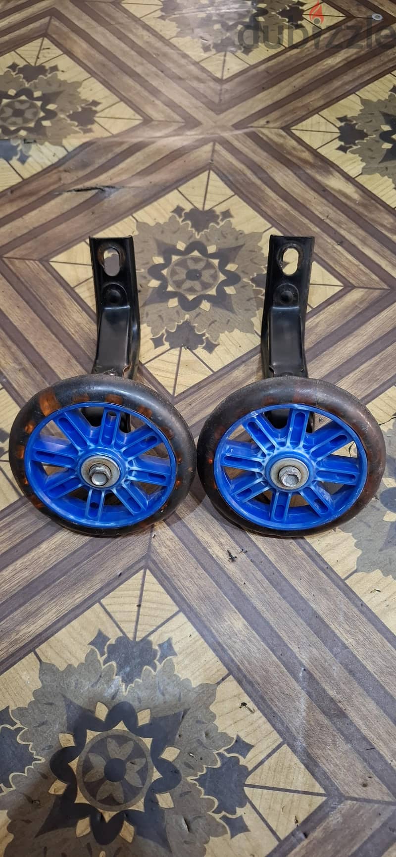 Selling bike ONE O ONE TOYS size 12inch with support wheels 5