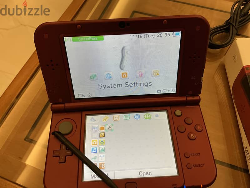 new Nintendo 3ds XL + box + pen + wire 1