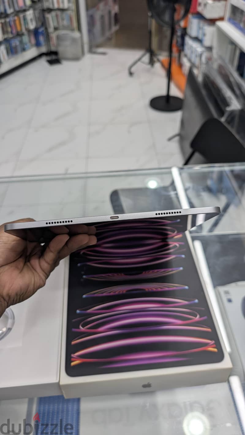 Apple ipad pro m2 12.9 inch 256GB 4