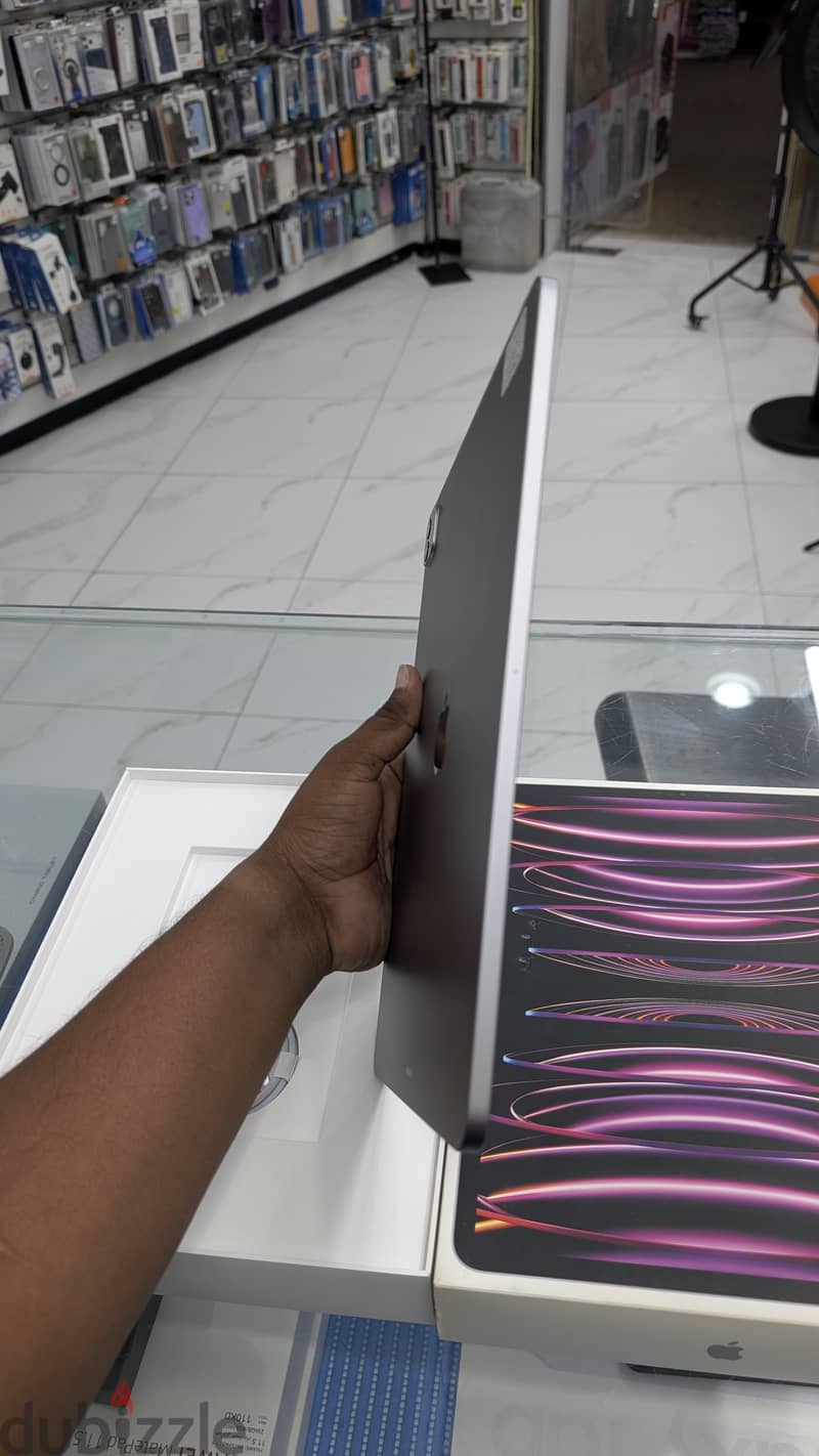 Apple ipad pro m2 12.9 inch 256GB 6